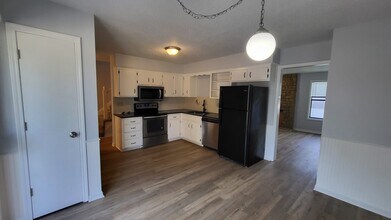 14038 Dornoch St in Grandview, MO - Building Photo - Building Photo