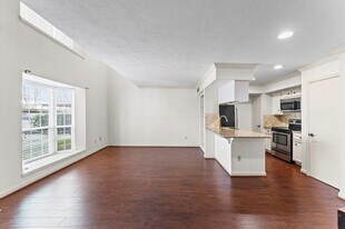 2800 Jeanetta St, Unit 1402 in Houston, TX - Building Photo