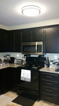 Kitchen - The Flats at Hurstbourne Apartamentos in Louisville, Kentucky