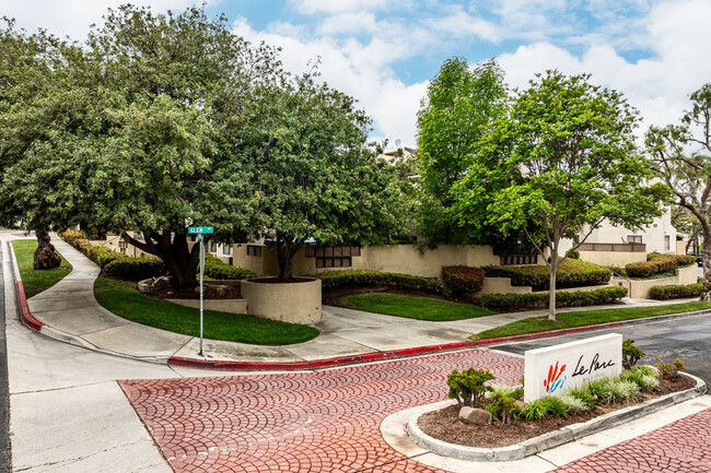 Le Parc Place in Chino Hills, CA - Foto de edificio - Building Photo