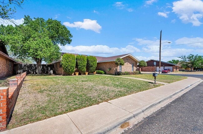 1800 W 23rd St in Odessa, TX - Building Photo - Building Photo