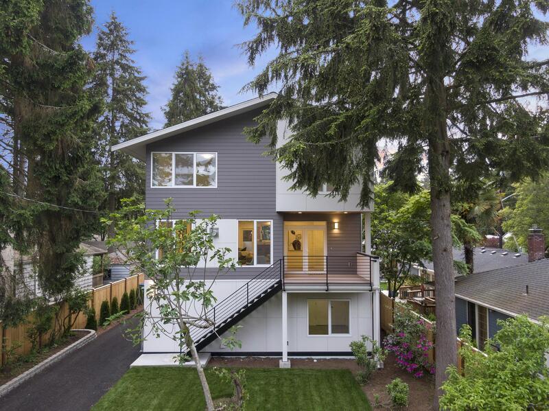 13755 1st Ave NW in Seattle, WA - Building Photo