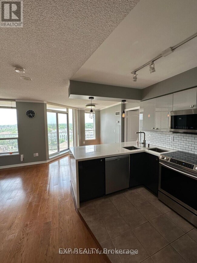 1150 Parkwest Pl in Mississauga, ON - Building Photo - Building Photo