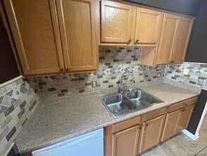 29870 W 12 Mile Rd in Farmington Hills, MI - Building Photo - Building Photo
