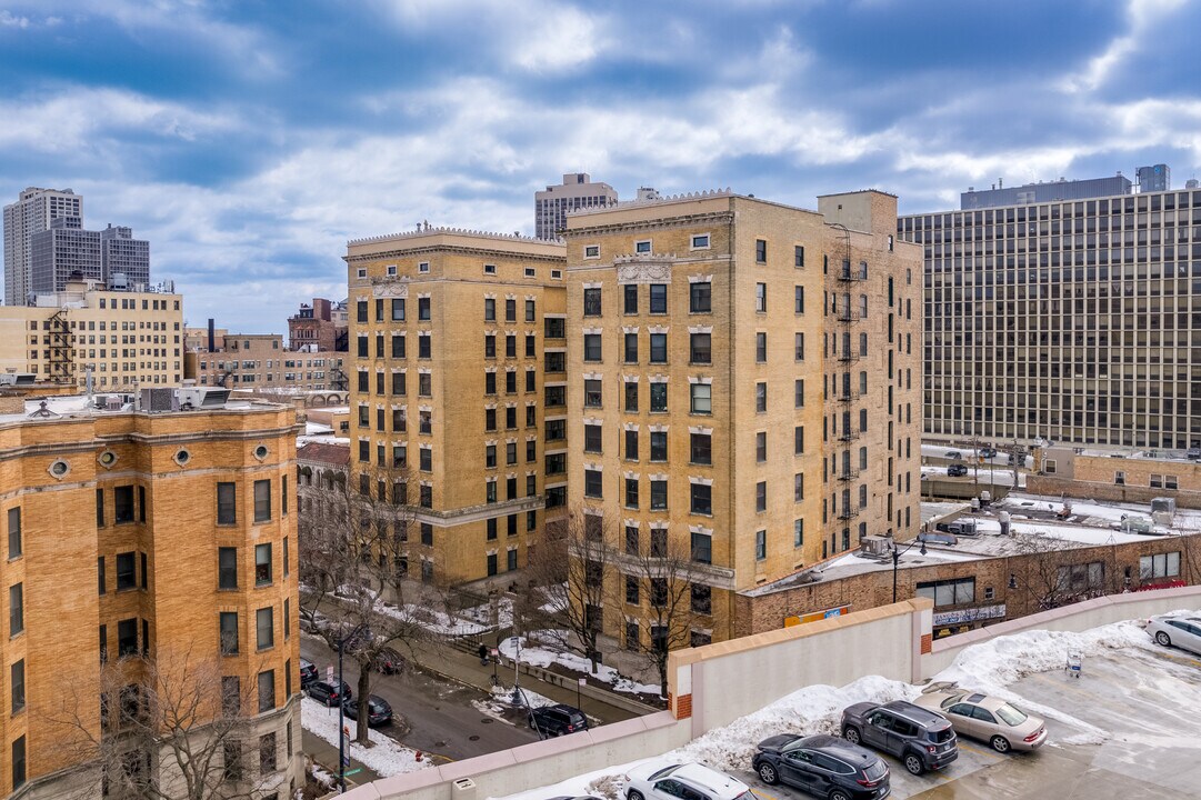 Green Brier in Chicago, IL - Building Photo