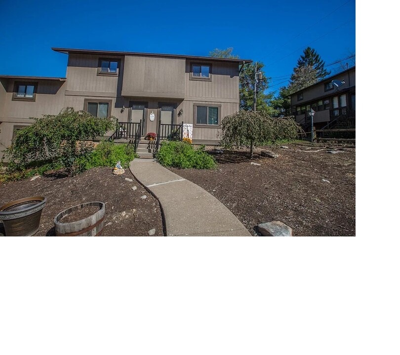 163 Cherrywood Villa in Beaver, WV - Building Photo
