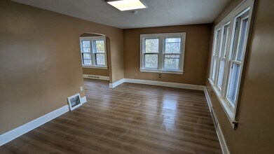 939 E Crosier St in Akron, OH - Building Photo - Building Photo