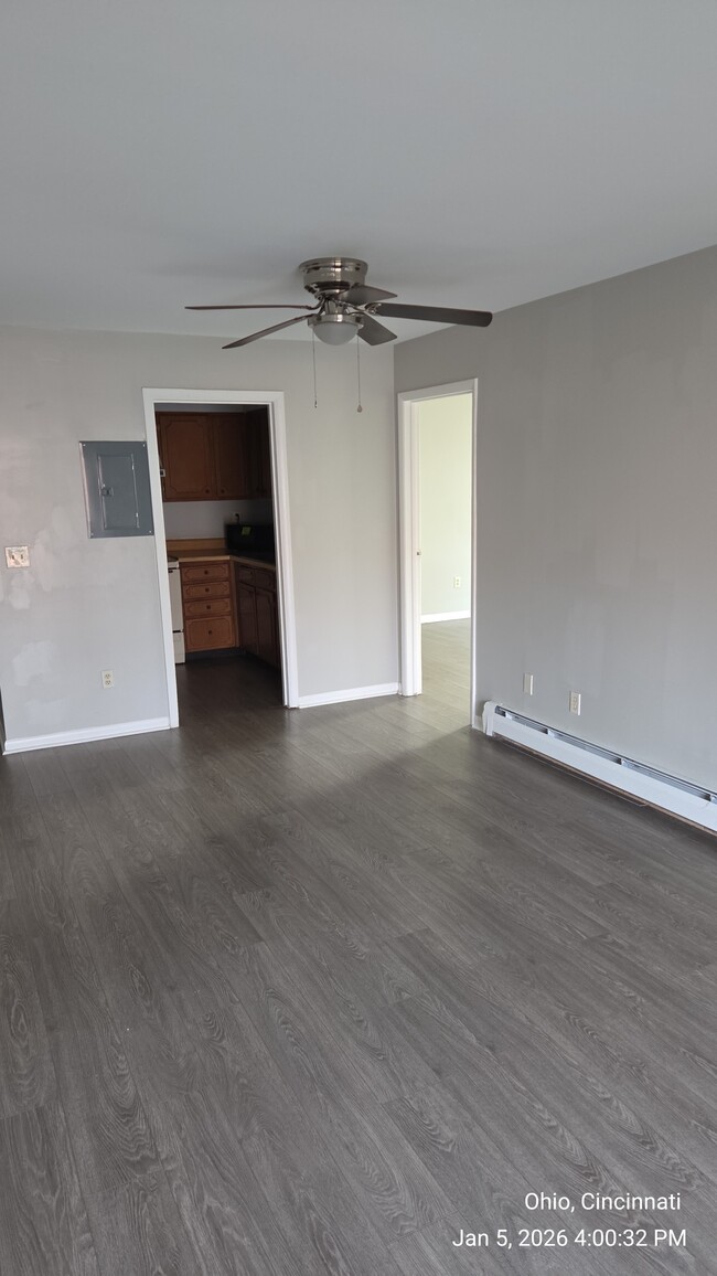 1809-1813 Mears Ave in Cincinnati, OH - Foto de edificio - Building Photo