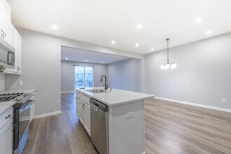 13425 Territorial Rd N in Maple Grove, MN - Building Photo - Building Photo