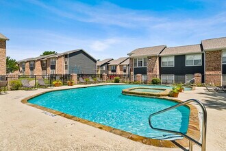 Solarium in Greenville, TX - Building Photo - Building Photo