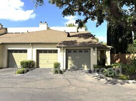 1633 Porter Way in Stockton, CA - Building Photo