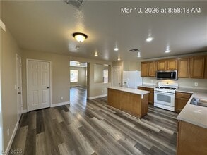 5023 Volcanic Rock Ln in Las Vegas, NV - Foto de edificio - Building Photo