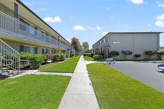 Valley Park in Fountain Valley, CA - Foto de edificio - Building Photo