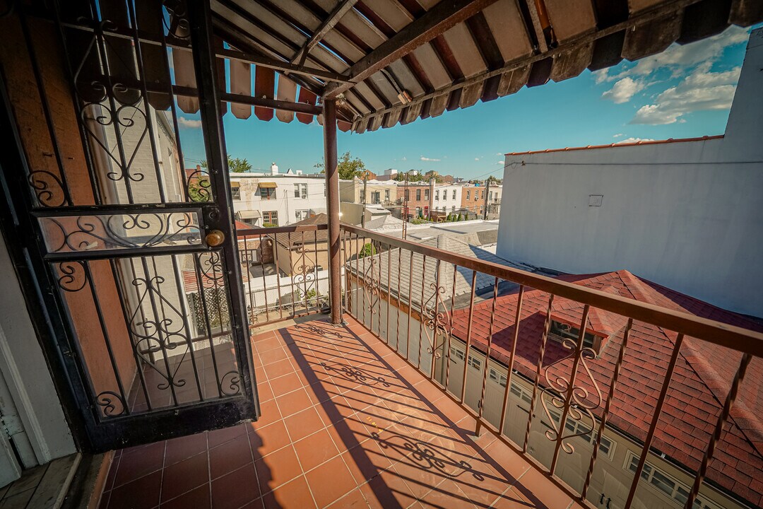 2566 45th St in Astoria, NY - Building Photo