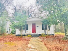 2554 Hemphill St in Charlotte, NC - Building Photo