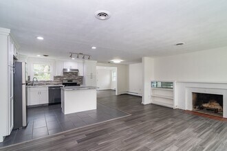 22 Wethersfield Rd in Natick, MA - Building Photo - Building Photo