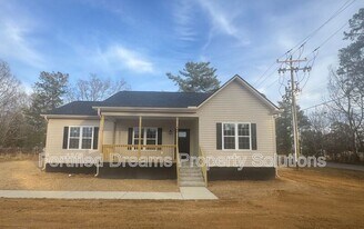 400 N Smith St in Liberty, NC - Building Photo