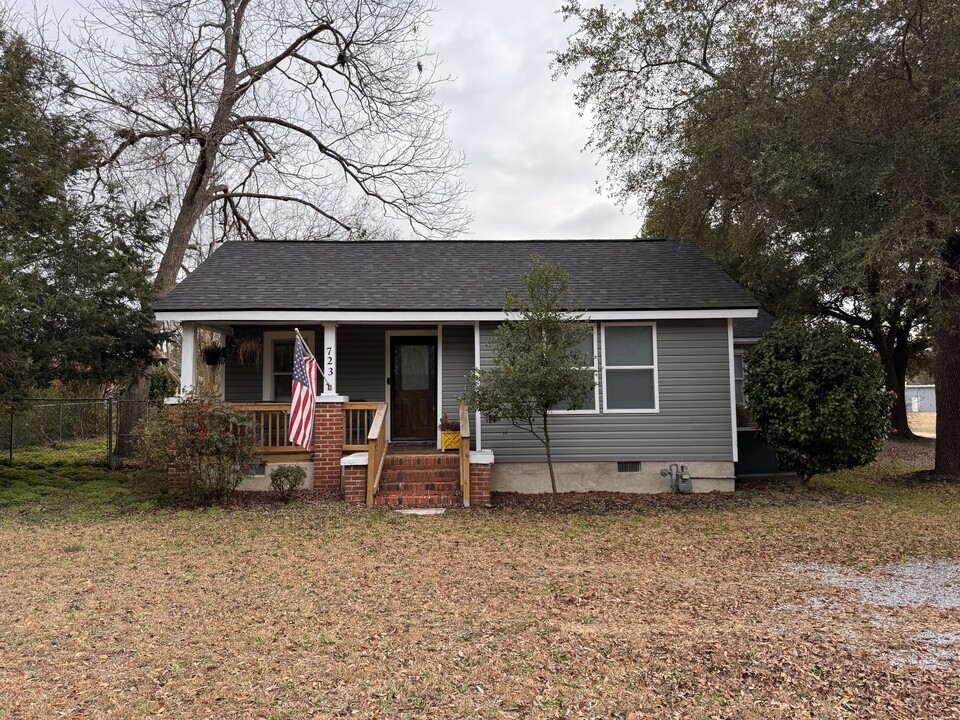 723 E Home Ave in Hartsville, SC - Building Photo