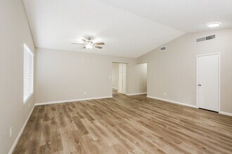 2446 Millcroft Dr in Henderson, NV - Building Photo - Building Photo