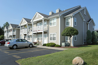 Summit Knolls Apartments in Webster, NY - Building Photo - Building Photo