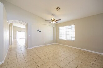 15550 N Naegel Dr in Surprise, AZ - Foto de edificio - Building Photo