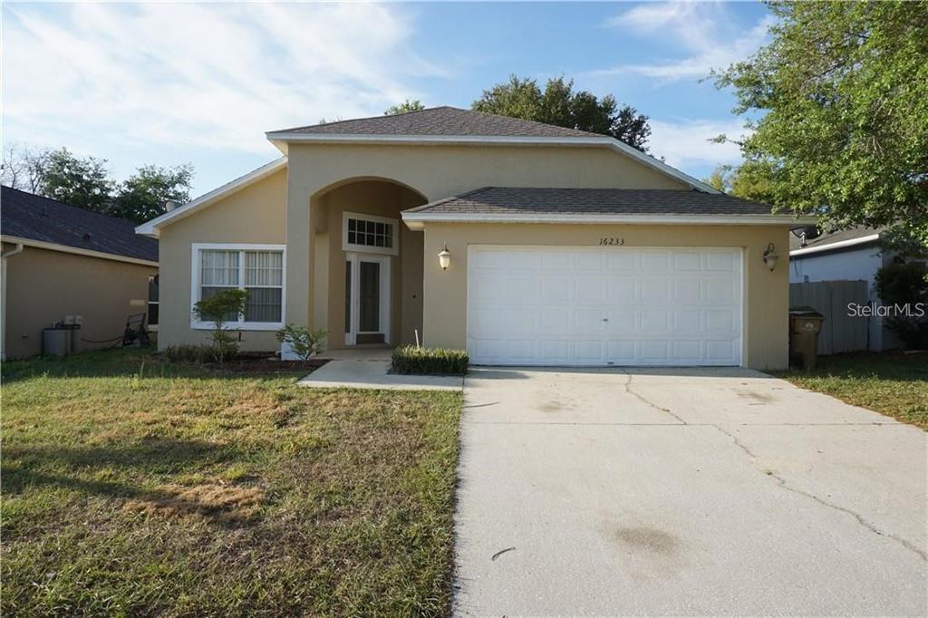 16233 Coopers Hawk Ave in Clermont, FL - Foto de edificio