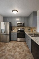 8620 N Sherman Cir in Miramar, FL - Building Photo