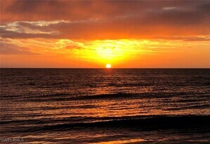 1910 Gulf Shore Blvd N in Naples, FL - Building Photo
