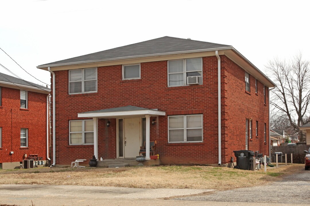 3516 Brockton Ln in Louisville, KY - Foto de edificio