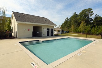 Woodlake Apartments in Florence, SC - Foto de edificio - Building Photo