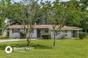 7037 Red Robin Dr in Jacksonville, FL - Building Photo