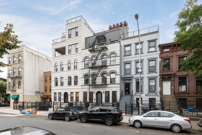 854 Greene Ave in Brooklyn, NY - Foto de edificio - Primary Photo