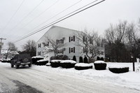 Willowbrook Apartments in Rochester, NH - Foto de edificio - Building Photo