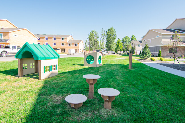 Lovely 3-Story Townhomes in The Brickyard! in Meridian, ID - Building Photo - Building Photo