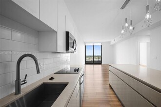 101 Diplomat Pkwy, Unit 1507 in Hallandale Beach, FL - Building Photo - Building Photo