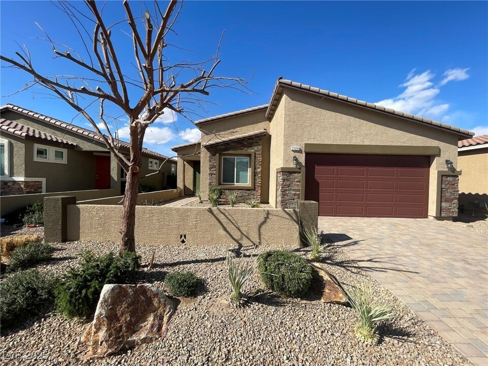 2124 Del Aqua Ave in Henderson, NV - Foto de edificio