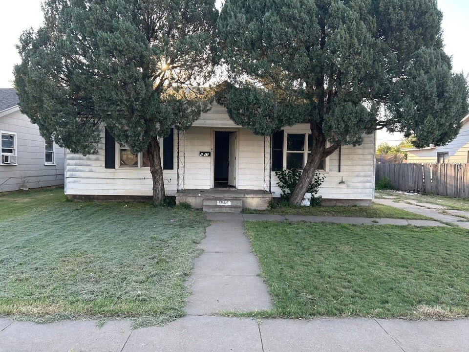 1612 Coffee St in Pampa, TX - Building Photo
