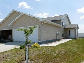 5308 15th Ave SE in Minot, ND - Building Photo