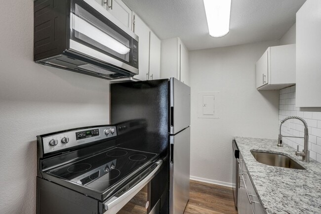 1105 & 1107-1107 UTA Blvd in Arlington, TX - Building Photo - Building Photo