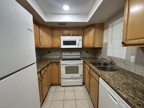 4533 Marine Pkwy in New Port Richey, FL - Building Photo - Building Photo