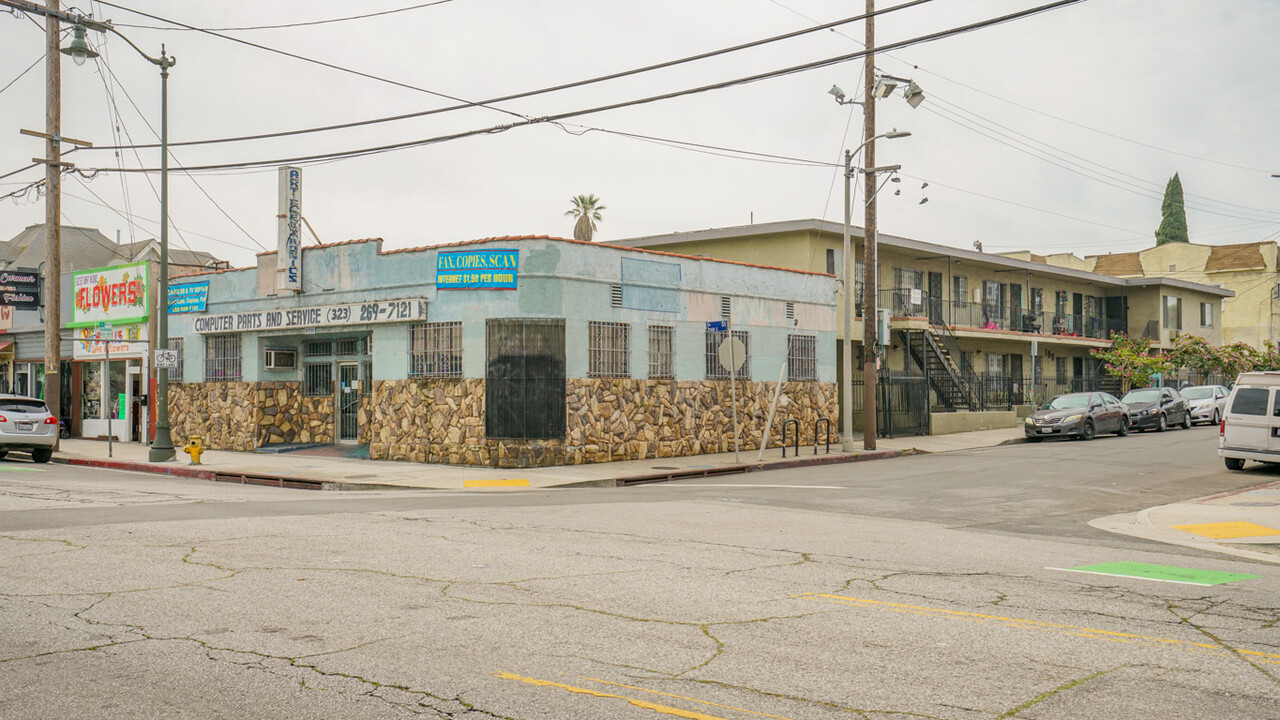 2500 E 1st St in Los Angeles, CA - Building Photo