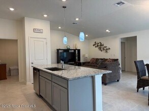 3739 Grappler Cir SE in Palm Bay, FL - Foto de edificio - Building Photo