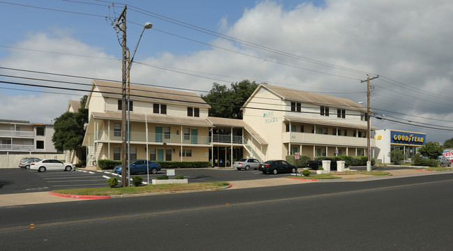 Park Plaza Apartments in Austin, TX - Building Photo - Building Photo