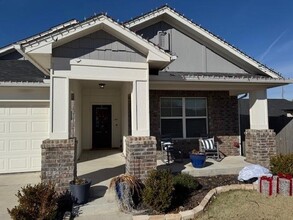 15905 Quiet Storm Dr in Oklahoma City, OK - Foto de edificio - Building Photo