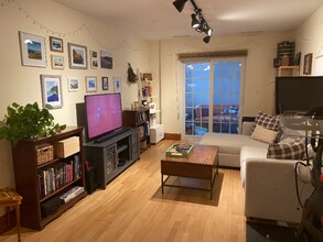 2440 Massachusetts Ave, Unit 19 in Cambridge, MA - Foto de edificio - Building Photo