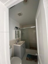 425 NE 172nd St in North Miami Beach, FL - Building Photo - Building Photo