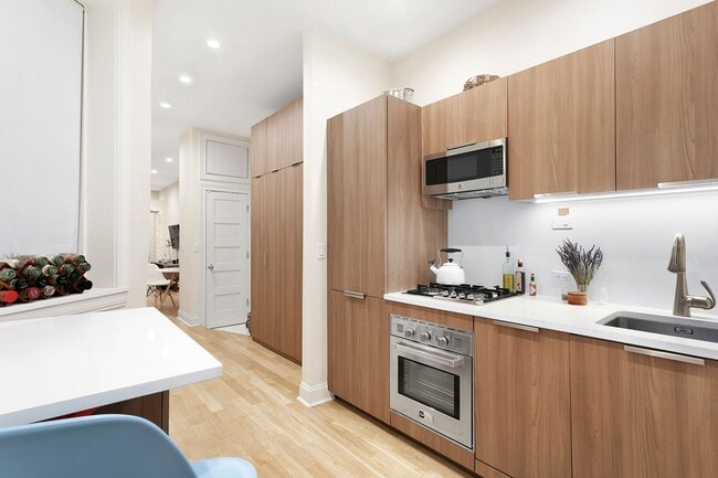 53 W 11th St in New York, NY - Building Photo - Building Photo