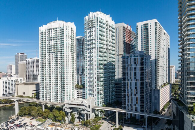 Brickell On The River in Miami, FL - Foto de edificio - Building Photo