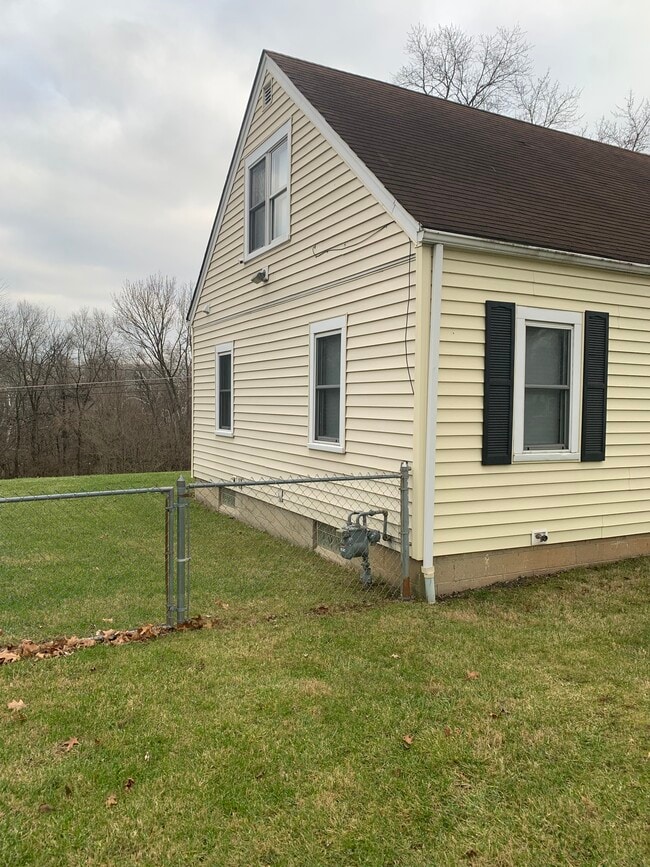 1556 Thames Dr in Columbus, OH - Foto de edificio - Building Photo