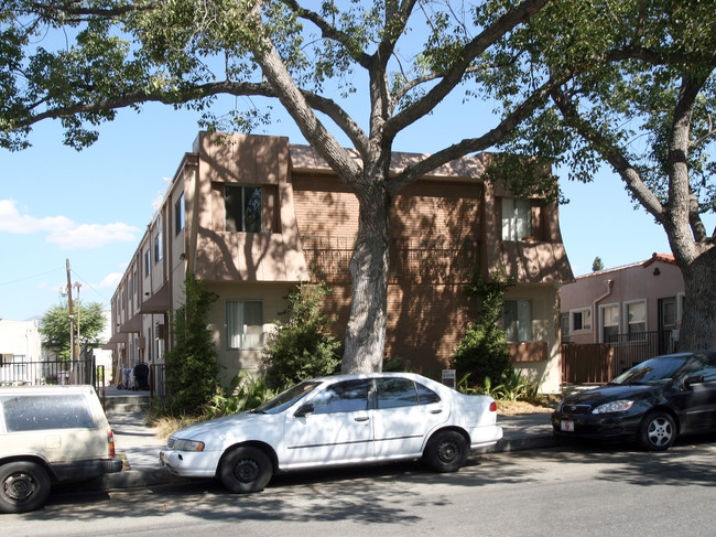 1215 E Harvard St in Glendale, CA - Foto de edificio - Building Photo